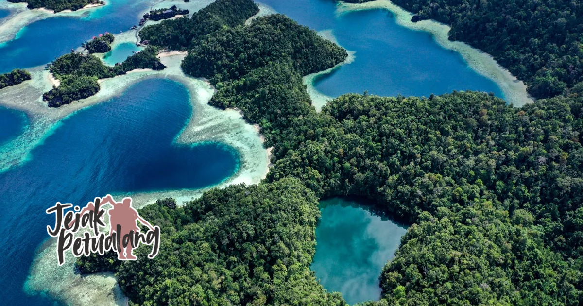Labengki nirwana resort dengan pemandangan laut biru jernih